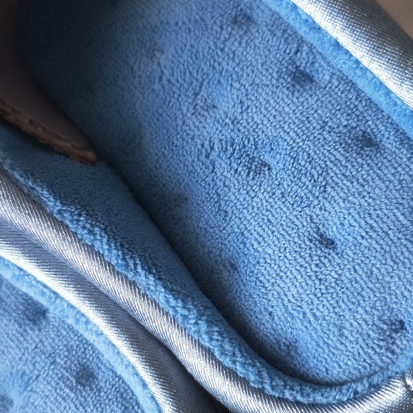 Isotoner Women's Microterry Clog with Satin Cuff Slippers ( Small) - Picture 6 of 9